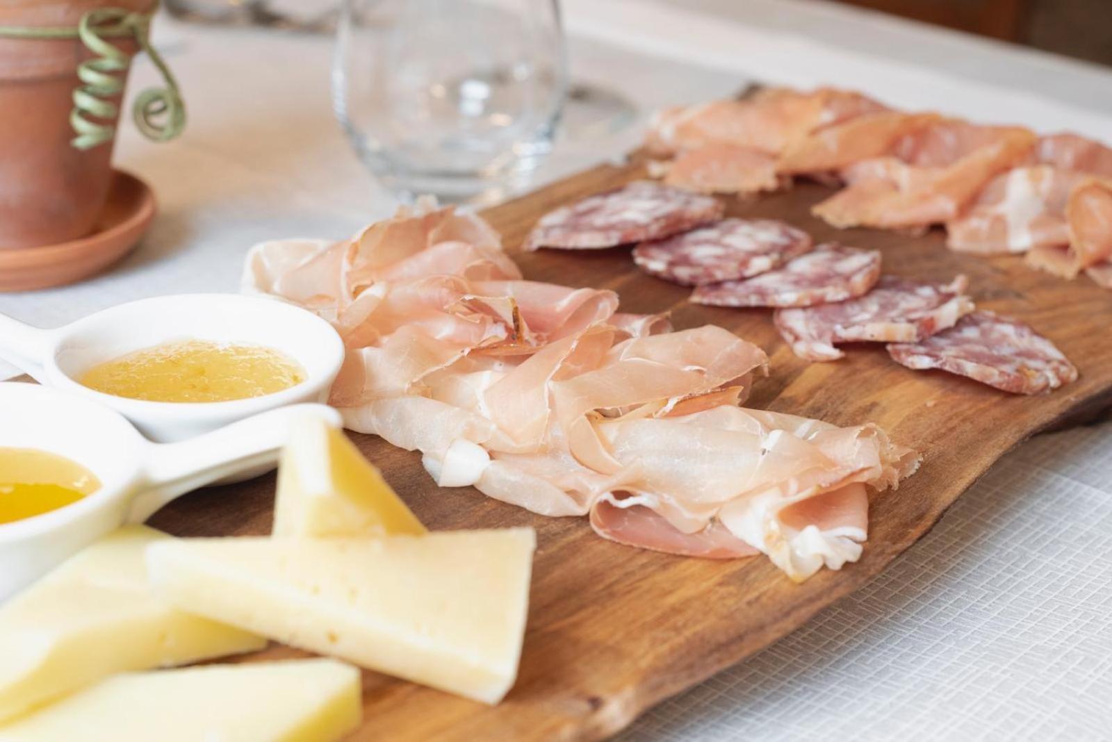 Ristorante E B&B In Sella Pozzis ภายนอก รูปภาพ